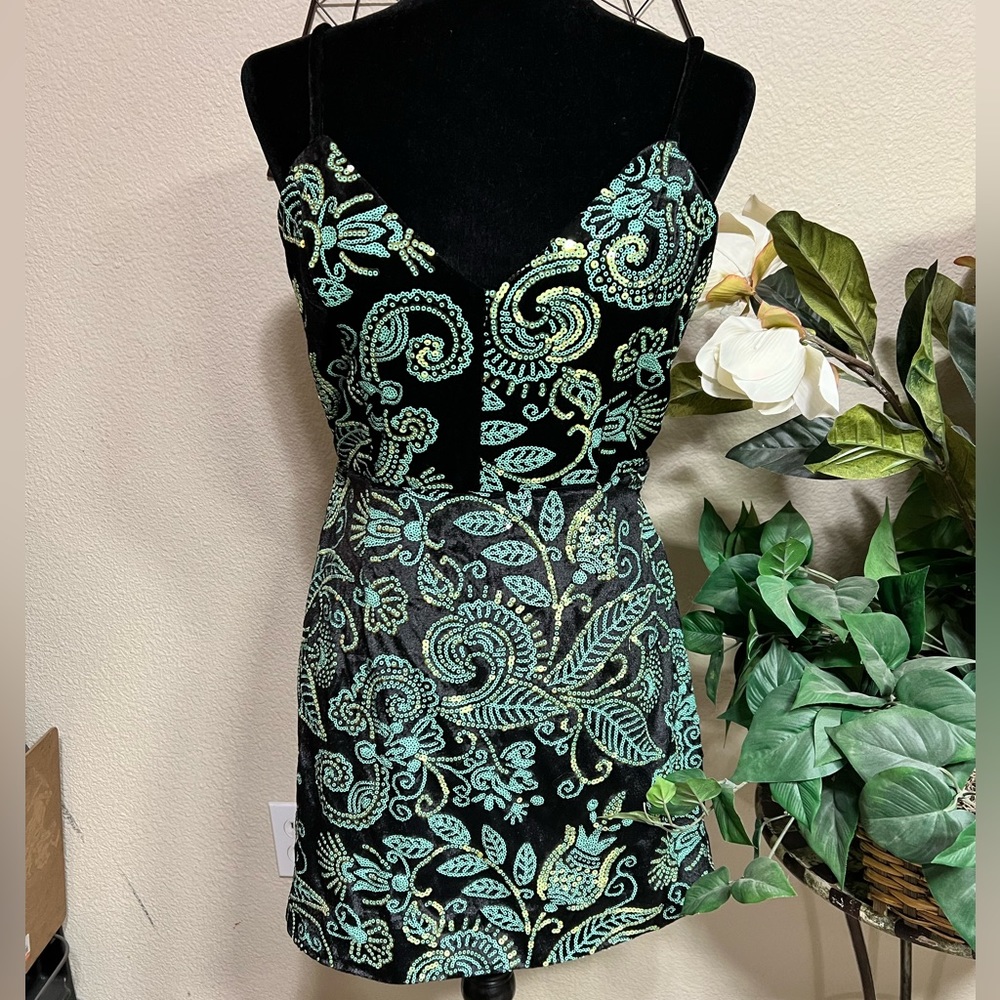 Cosmopolitan party cocktail dress .